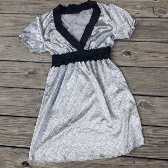 Vintage Guess Dress Retro 90s Romamtic Flirty Puff Sleeves Plunging V Neck - Picture 10 of 10